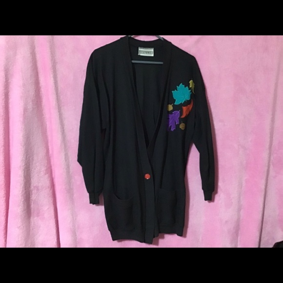 Light dress shirt, has nice decorative color - Picture 1 of 3